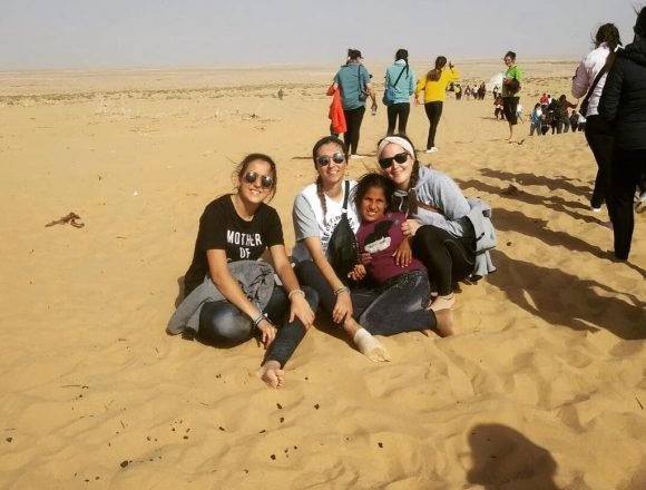 Tres jóvenes herencianas visitan los campamentos de refugiados saharauis Tres jóvenes herencianas visitan los campamentos de refugiados saharauis