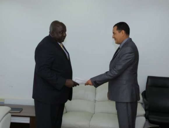 Nuevo embajador saharaui en Uganda presenta sus cartas credenciales como Embajador Extraordinario y Plenipotenciario | Sahara Press Service Nuevo embajador saharaui en Uganda presenta sus cartas credenciales como Embajador Extraordinario y Plenipotenciario | Sahara Press Service