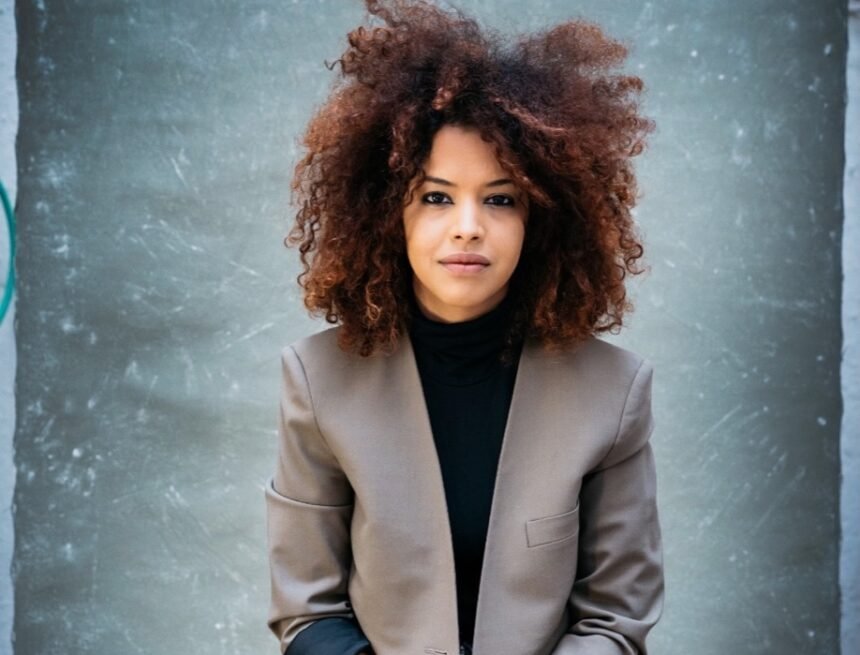 Ebbaba Hameida, ganadora en la categoría Joven Promesa con «una mirada diferente al conflicto en Ucrania», en el XVI Premio Paco Rabal de periodismo cultural  / AISGE | Noticias