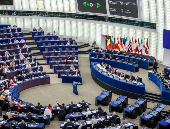 fotografia-archivo-eurodiputados-votacion-parlamento-europeo_94 La lupa del escándalo de sobornos en el Parlamento europeo pasa de Qatar a Marruecos