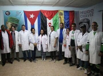 Cubainformacion – Artículo: Once profesoras y profesores de Cuba apoyan campamento de refugio del Sahara