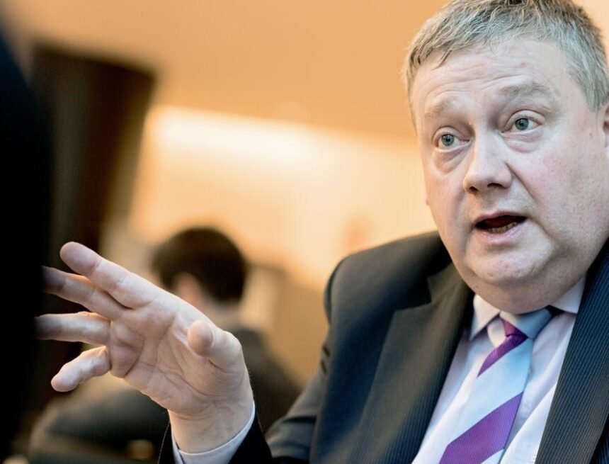 1676157177989887-0 El eurodiputado belga Tarabella, arrestado e imputado por los sobornos de Marruecos en el Parlamento Europeo