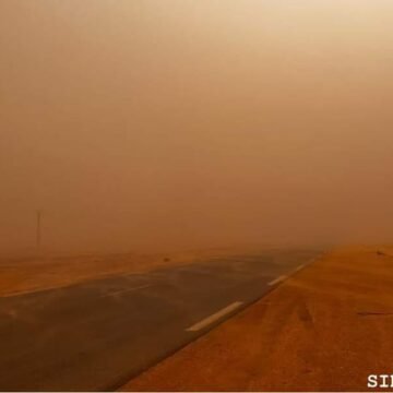 Impresionante tormenta de polvo rojo envuelve a los campamentos de refugiados saharauis