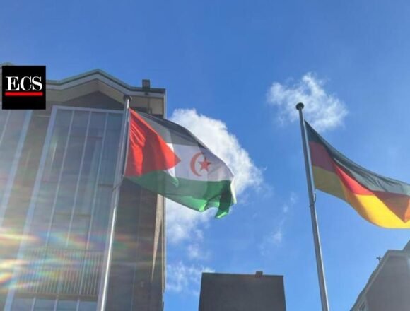 La bandera de la República Saharaui ondea en el patio del parlamento de Bremen, Alemania