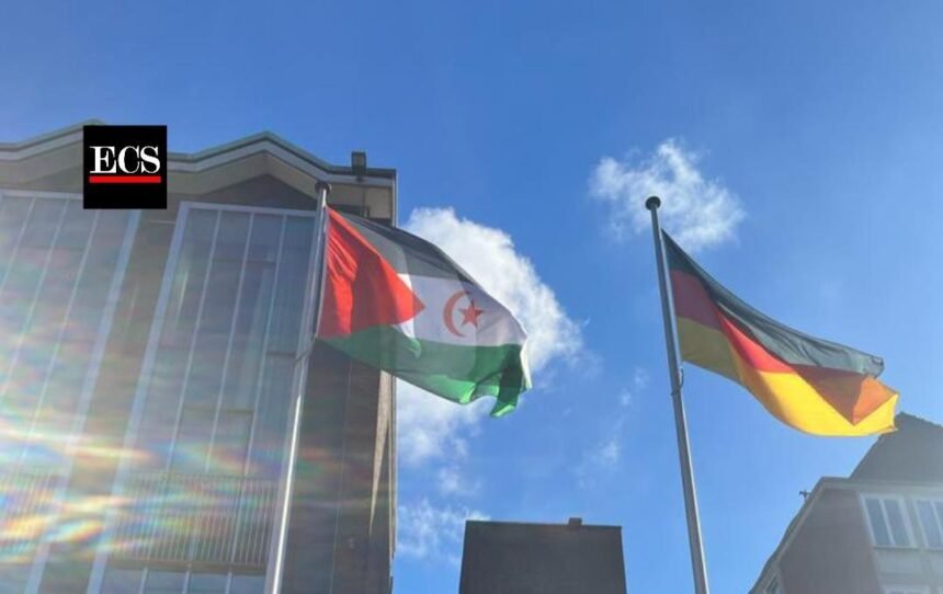 La bandera de la República Saharaui ondea en el patio del parlamento de Bremen, Alemania