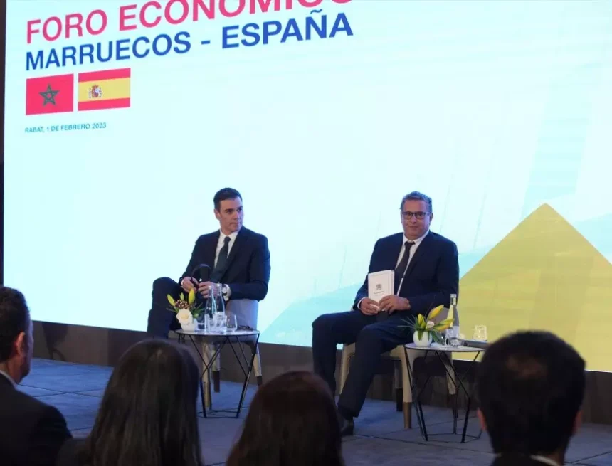 El primer ministro de Marruecos ha agradecido a Sánchez su posición sobre el Sáhara: «Las relaciones bilaterales han entrado en una nueva fase gracias al apoyo de su Gobierno al plan de autonomía» | Público