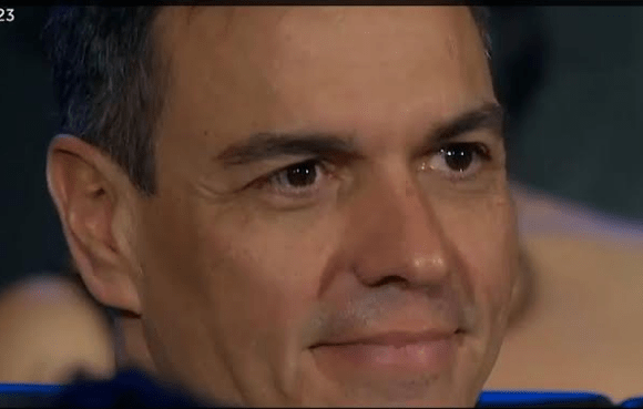 “Ya es hora de que alguien aquí, a quien no se le haya caído todavía la cara de vergüenza, alce una voz contra Marruecos”, escribió Antonio Gala, con motivo de la huelga de hambre de Aminetu Haidar  | Contramutis