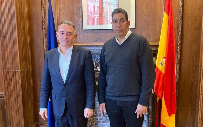 Enrique Santiago, diputado de UP/IU, se reúne con el delegado del Frente POLISARIO en España para coordinar acciones en el Congreso a favor de la autodeterminación del pueblo saharaui | Sahara Press Service