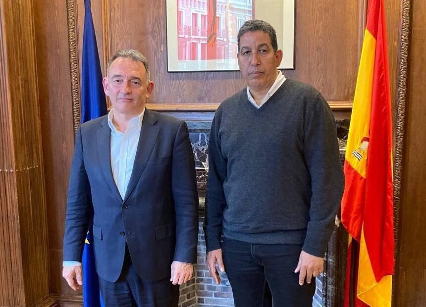 Enrique Santiago, diputado de UP/IU, se reúne con el delegado del Frente POLISARIO en España para coordinar acciones en el Congreso a favor de la autodeterminación del pueblo saharaui | Sahara Press Service
