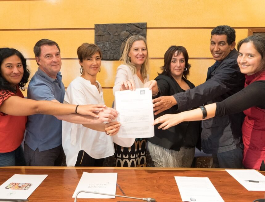 00099 Las Juntas Generales de Bizkaia muestran su solidaridad con la RASD aprobando un proyecto destinado a mejora de las condiciones higiénico-sanitarias de la población femenina