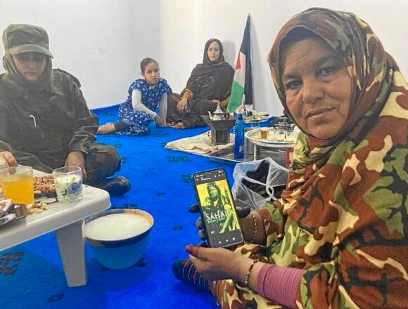 Las mujeres saharauis se preparan para la guerra en la retaguardia | Mundo | Naiz