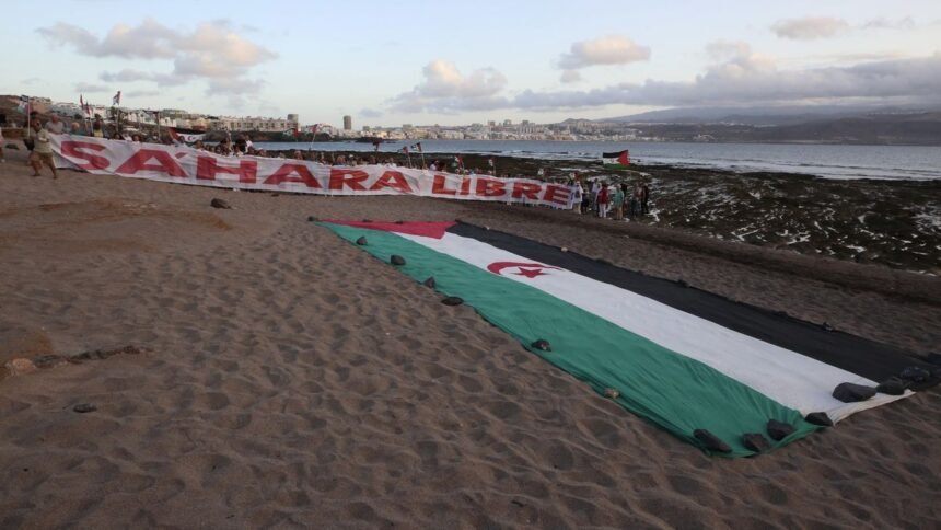 Una pancarta de 25 metros clama en Las Palmas de Gran Canaria por un Sáhara libre