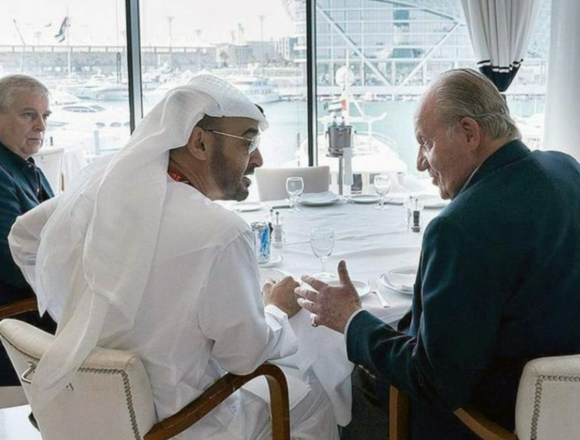 El verdadero origen de la fortuna del rey emérito: Villarejo dijo al CNI que El Assir le confesó la venta de bombas de racimo prohibidas y que Juan Carlos I se benefició | Público