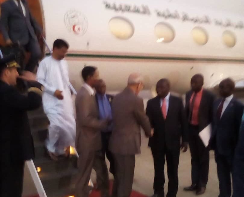 14_02 El Presidente de la Repùblica llega a la capital zimbabuense, Harare para participar en funeral de Mugabe | Sahara Press Service