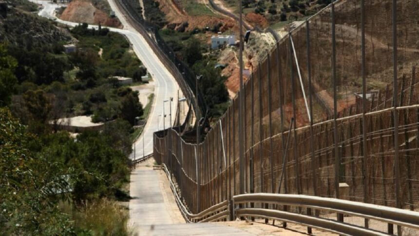 El Gobierno habilita 32 millones para el control migratorio marroquí | España | EL PAÍS