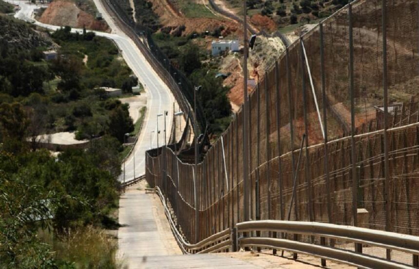 El Gobierno habilita 32 millones para el control migratorio marroquí | España | EL PAÍS