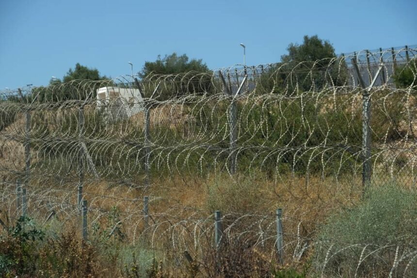 Inmigración: Una maraña de cuchillas blinda el lado marroquí | España | EL PAÍS