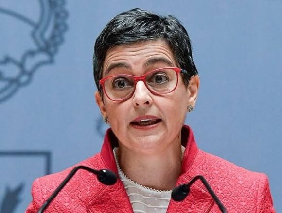 La ministra de exteriores de España anuncia que el futuro del Sáhara Occidental no depende «de la voluntad de un país por muy grande que sea»