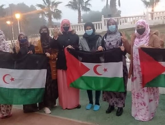 Las jóvenes saharauis estudiantes en Tlemcen (Argelia) se suman a la campaña «El Sáhara No es Marroquí»