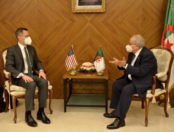 Argelia y EE.UU examinan la situación en las regiones África del Norte y Medio Oriente