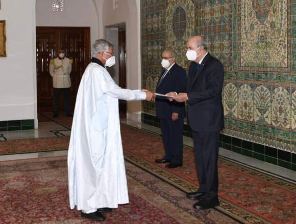 1627328685623725-0 Por primera vez en la historia, un embajador saharaui presenta formalmente sus credenciales a un presidente argelino