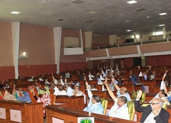 El Parlamento de Mauritania aprueba la construcción de la primera carretera con Argelia