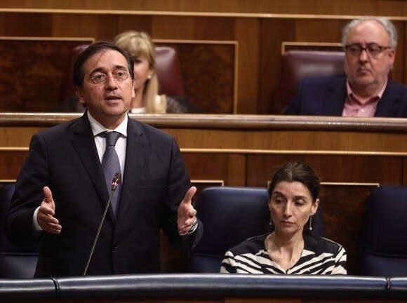 1664986130287989-0 Crítican a Albares por su incompetencia con Argelia y éste responde: «Tengo buenas relaciones con Marruecos»