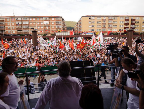 La plaza Eguzki será testigo del comienzo de las fiestas de Berriozar, que este año correrá a cargo de la Asociación Amigos y Amigas del Sahara
