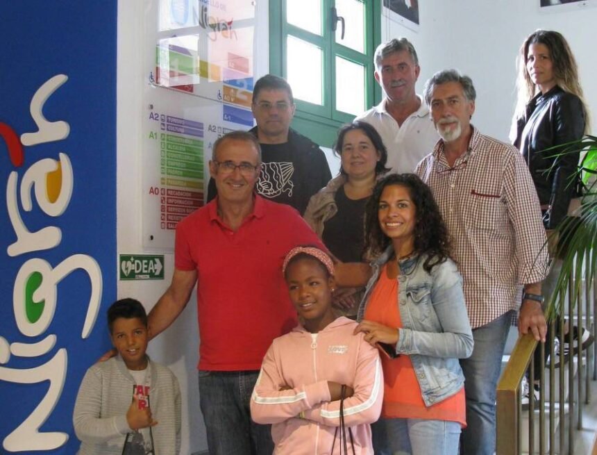 2019-08-09-Saharauis El alcalde de Nigrán recibe a los dos niños saharauis que pasan el verano con familias del municipio – ValmiñorTV