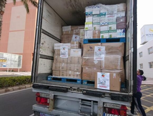 Uno de los camiones con ayuda fletados desde Almería ‘Amigos del Sáhara’ inicia una recogida de alimentos ante «recortes» en las ayudas a campos de refugiados