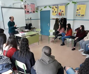 Generación de la Amistad saharaui: Ali Salem Iselmu, imparte una conferencia con estudiantes del Instituto del bachillerato Koldo Mitxelena de Vitoria