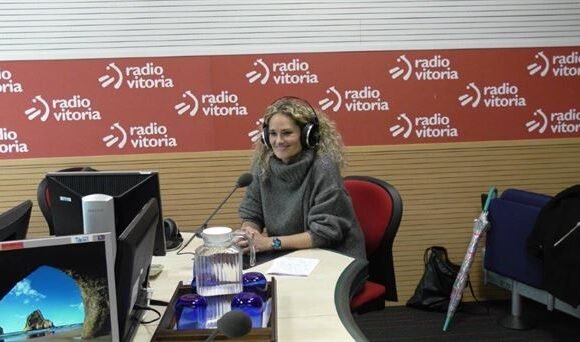 La fotoperiodista alavesa Nuria González ha viajado dos veces al Sáhara | Radio Vitoria Magazine| EiTB