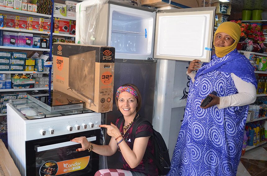 Yoanna Irigaray dedica los ingresos de su primer libro a ‘modernizar’ un campamento saharaui / Navarra-com