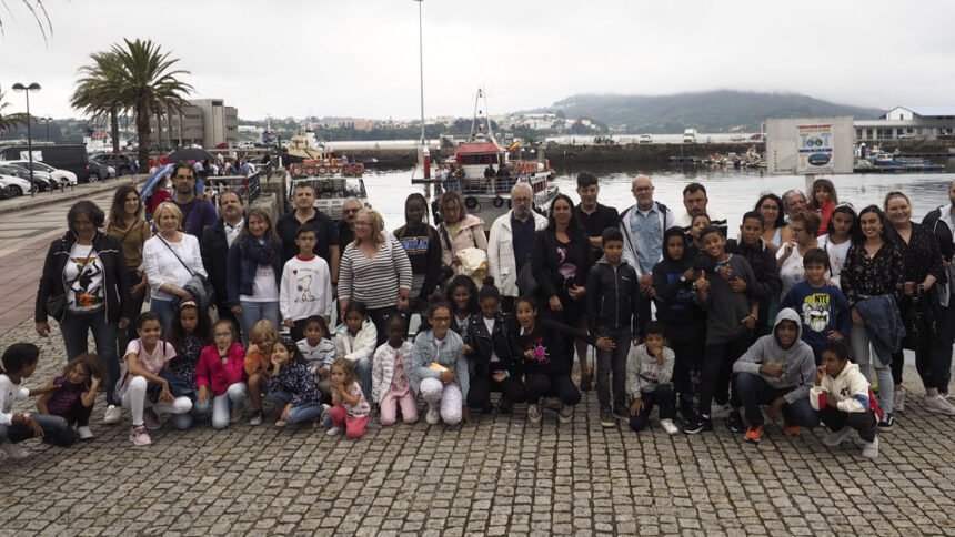 Paseo por la ría de los niños del programa “Vacacións en paz” – diariodeferrol