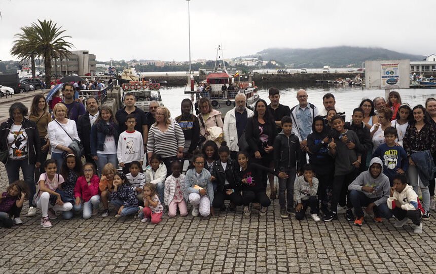 Paseo por la ría de los niños del programa “Vacacións en paz” – diariodeferrol