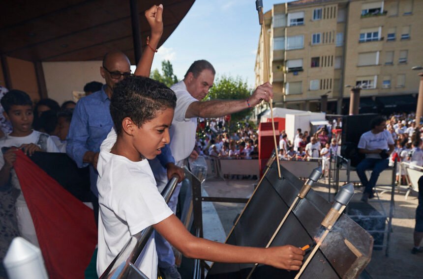 Berriozar da la bienvenida a sus fiestas de la mano de los niños saharauis acogidos este verano en Navarra –  Navarra,com
