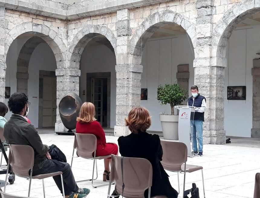 Parlamento de Cantabria inaugura exposición del prestigioso fotógrafo y periodista Gervasio Sánchez sobre la lucha y resistencia del pueblo saharaui | Sahara Press Service