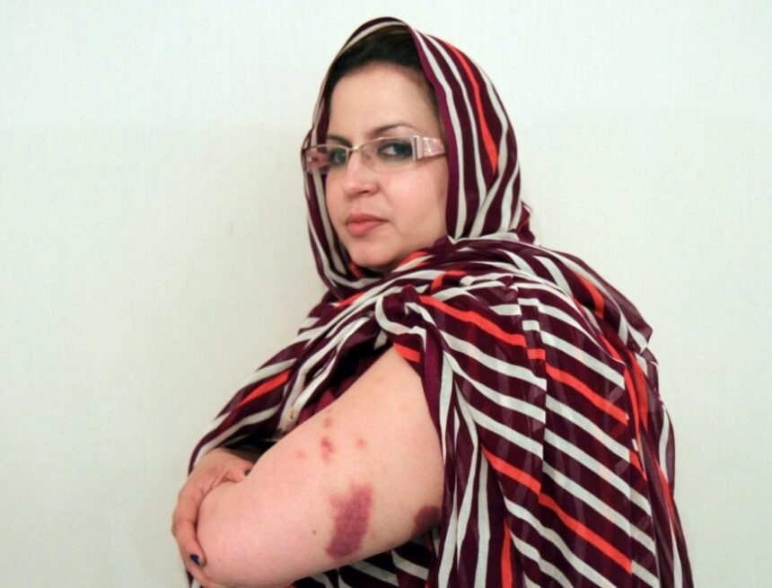 Activista saharaui: Sultana Jaya: «Esto es una grave violación de los derechos humanos que equivale a crímenes de guerra» | Público