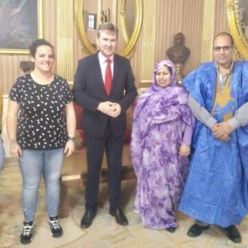 Alcalde de Burgos recibe a representante del F. Polisario, Jira Bulahi, y reitera el apoyo a la justa lucha saharaui — Sahara Press Service