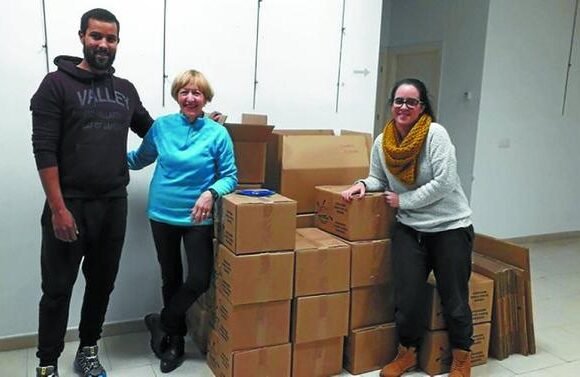 La solidaridad con los saharauis vuelve a rozar la media tonelada en alimentos | El Diario Vasco