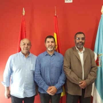 Bucharaya Beyun, ministro de educación saharaui acompañado de Abidin delegado del Frente Polisario para Madrid, de Visita al ayuntamiento ARROYOMOLINOS — FEMAS Madrid con el Sáhara