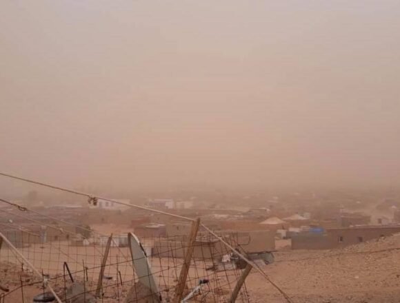 43397973_10215702490188439_6767607258529398784_o Tormenta de arena hoy en la wilaya de Bojador (fotos)