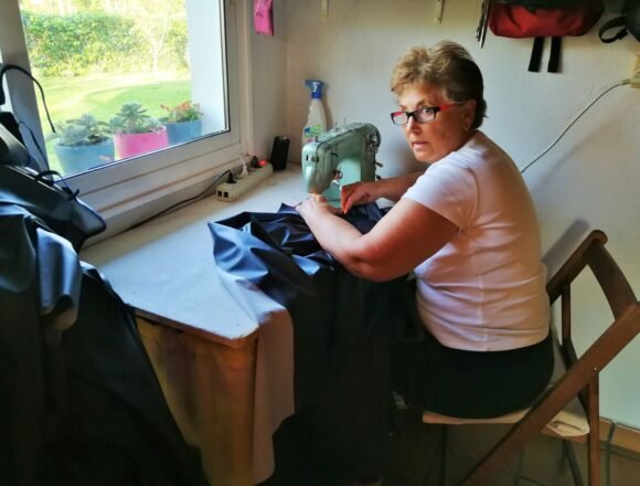 Un ejército de máquinas de coser para luchar contra el coronavirus | Sociedad | EL PAÍS