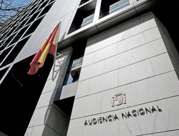 El juez Pedraz sobre la denuncia de ASADEDH “la acusación no ha suministrado ni siquiera elementos indiciarios, que avalen la existencia de motivos bastantes para creerle responsable de delito alguno” (Texto del AUTO de la Audiencia Nacional)