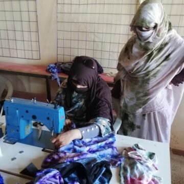 Sahara Libre Wear, la línea de ropa exclusiva hecha en un campo de refugiados que resiste a la pandemia | Público