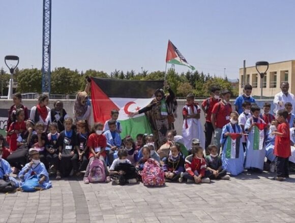 El Parlamento de Navarra celebrará este viernes un Acto Institucional de bienvenida y reconocimiento a las familias de acogida de los niños y niñas saharauis