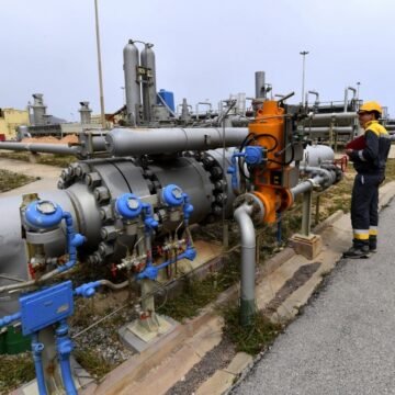 España se mete en la guerra energética entre Marruecos y Argelia y pone en riesgo el 43% del suministro nacional de gas | Público