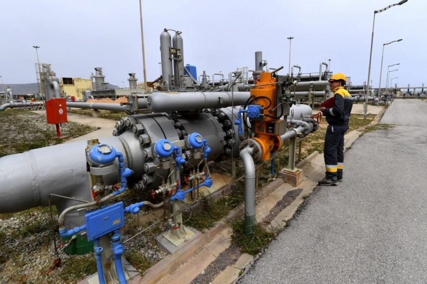 España se mete en la guerra energética entre Marruecos y Argelia y pone en riesgo el 43% del suministro nacional de gas | Público