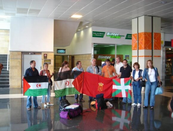 La aerolínea BINTER, que nos impidió a una delegación navarra volar a El Aaiun ocupado en 2005, ofrecerá en invierno conexión con Canarias desde Noáin. Cero en solidaridad. — Conavegación