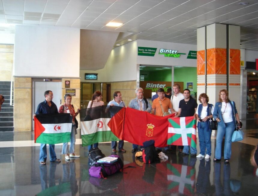 La aerolínea BINTER, que nos impidió a una delegación navarra volar a El Aaiun ocupado en 2005, ofrecerá en invierno conexión con Canarias desde Noáin. Cero en solidaridad. — Conavegación